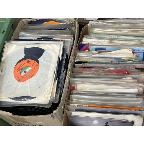 571 - A large collection of vintage 45’s, singles LP, records.