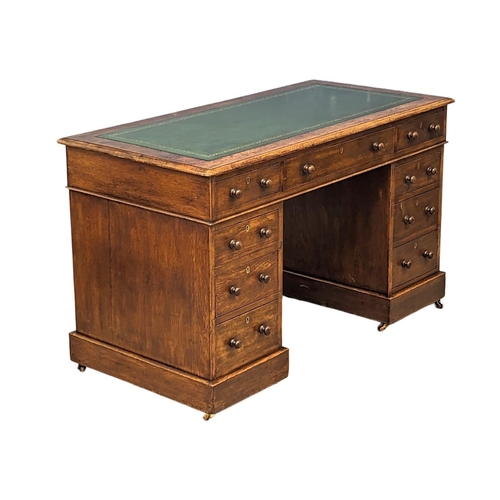 1620 - A Victorian oak pedestal 3 piece desk. 119.5x59x73cm