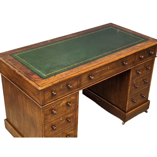 1620 - A Victorian oak pedestal 3 piece desk. 119.5x59x73cm