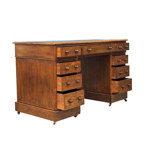 1620 - A Victorian oak pedestal 3 piece desk. 119.5x59x73cm