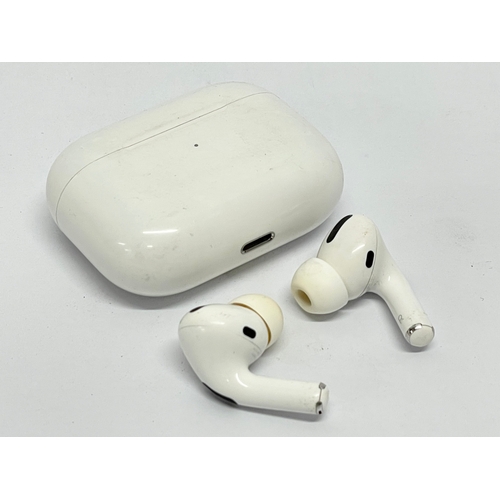 798 - A pair of Apple AirPods