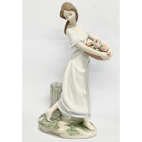 851 - A Lladro figurine ‘Gardens of Athens’ 26cm.