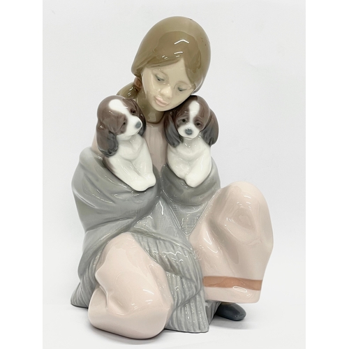 852 - A Lladro figurine ‘Snuggle Up’ 16.5cm.