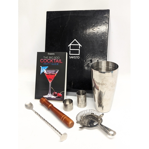 835 - A Savisto Boston cocktail Set with cocktail recipe book