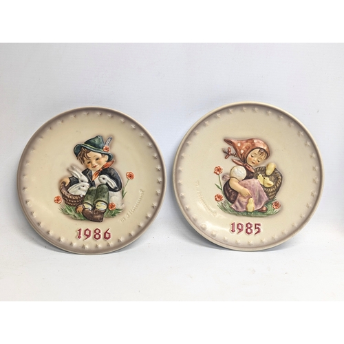 831 - 2 M. I. Hummel West German Pottery Annual Plates, 1985, 1986. 19cm