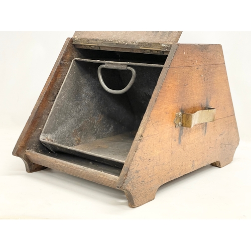 73 - A late Victorian coal scuttle with liner. 34x55x42cm.