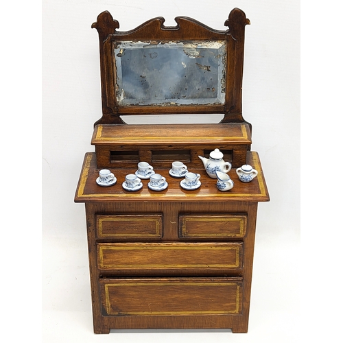 113 - An early 20th century apprentice dressing chest. 19.5x10.5x34cm