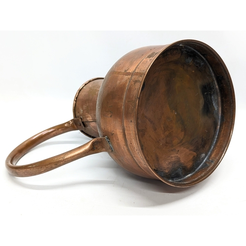 116 - An early 20th century copper jug. 28x25cm