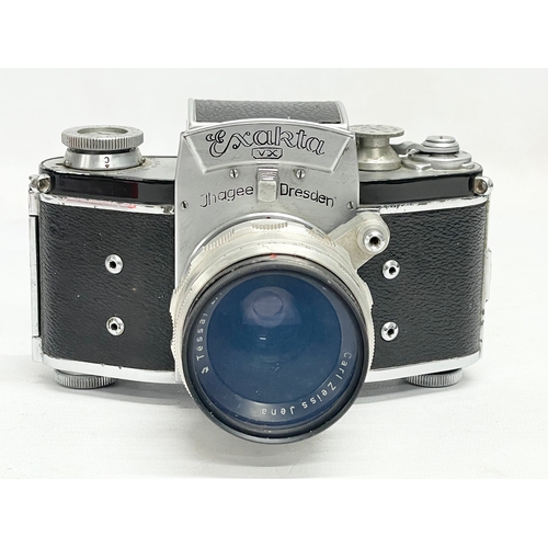 325 - A Exakta VX camera.