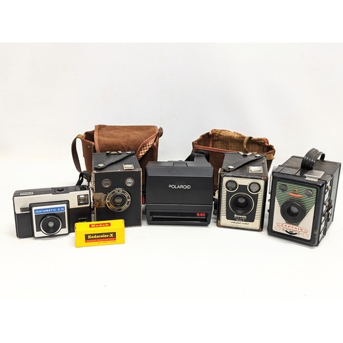 325B - A quantity of vintage cameras and cases, including Kodak, Polaroid, etc.