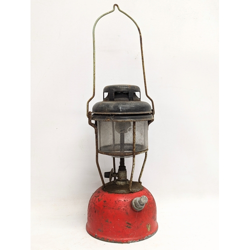 485 - A vintage Tilly lamp. 52cm