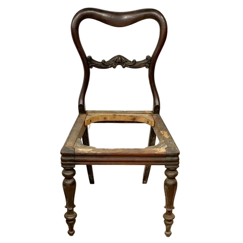 1616 - A set of 4 Victorian rosewood balloon back chairs.