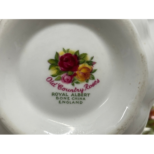 142 - 5 pieces of Royal Albert Old Country Roses.