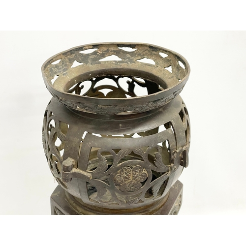 30 - A large 19th century Japanese bronze incense burner. 26x53.5cm.