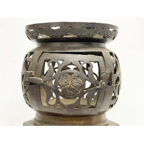 30 - A large 19th century Japanese bronze incense burner. 26x53.5cm.