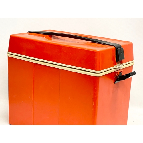 147 - A 1970’s Mid Century picnic cooler box. 41x25x35cm.