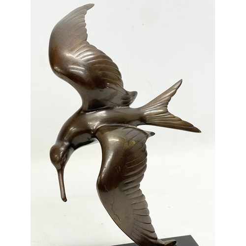 148 - A bronze seagull on slate base. 17x28.5cm.