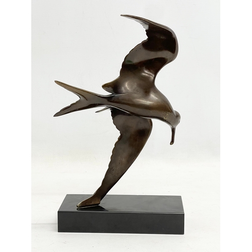 148 - A bronze seagull on slate base. 17x28.5cm.