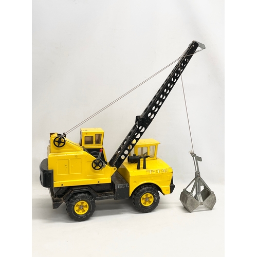 202 - A large vintage Tonka Crane. 58x59cm