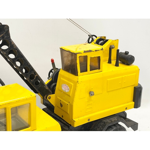 202 - A large vintage Tonka Crane. 58x59cm