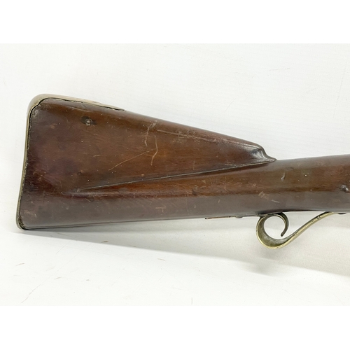 19 - An 18th century Blunderbust rifle with steel barrel and spring bayonet. Made in York for the Irish B... 