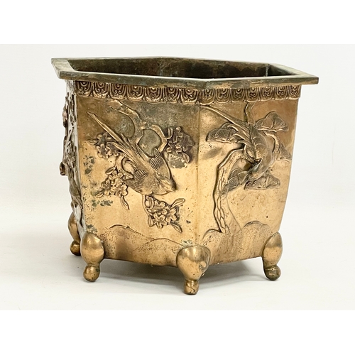 33 - A mid 19th century Japanese bronze jardiniere. 28x25x20.5cm.