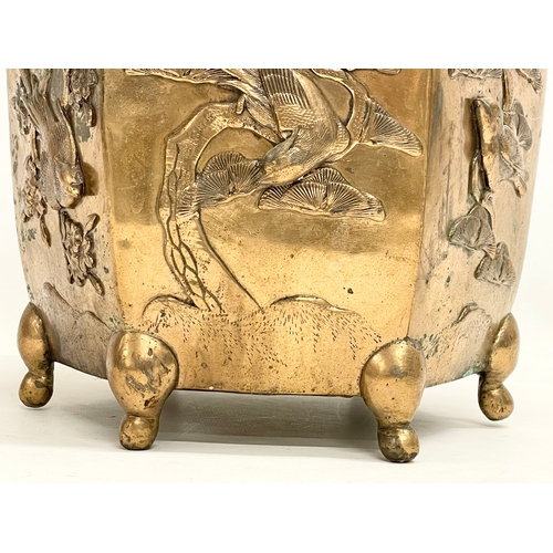 33 - A mid 19th century Japanese bronze jardiniere. 28x25x20.5cm.