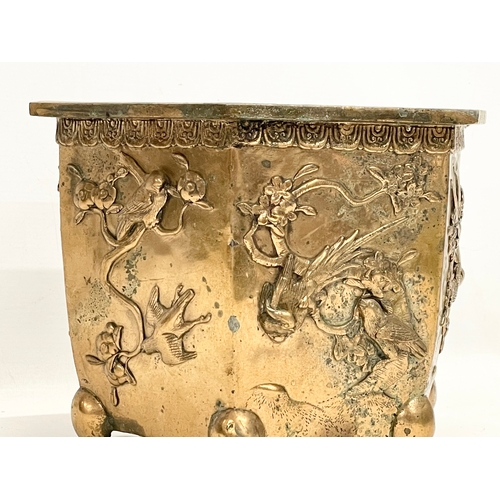 33 - A mid 19th century Japanese bronze jardiniere. 28x25x20.5cm.