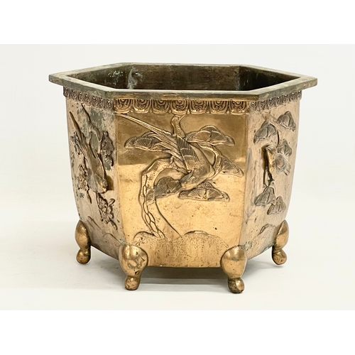 33 - A mid 19th century Japanese bronze jardiniere. 28x25x20.5cm.