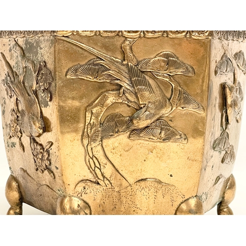 33 - A mid 19th century Japanese bronze jardiniere. 28x25x20.5cm.