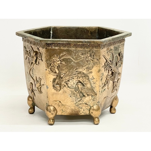 33 - A mid 19th century Japanese bronze jardiniere. 28x25x20.5cm.