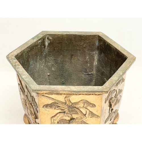 33 - A mid 19th century Japanese bronze jardiniere. 28x25x20.5cm.