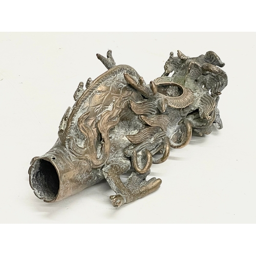 38 - A 19th century Chinese bronze incense burner. 21x10x11cm