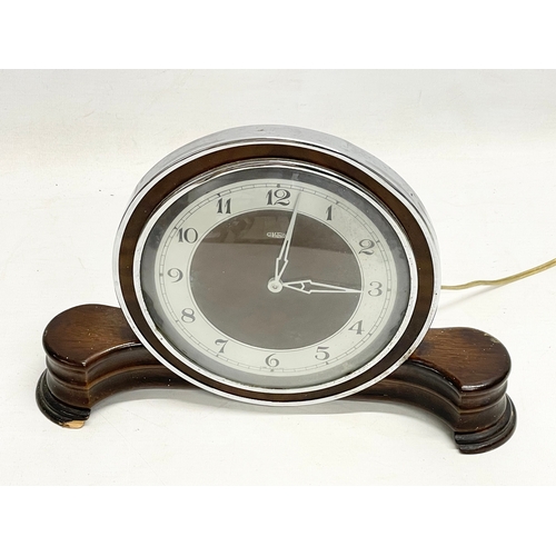 335 - A vintage Art Deco mantle clock by Metamec. 28x19cm