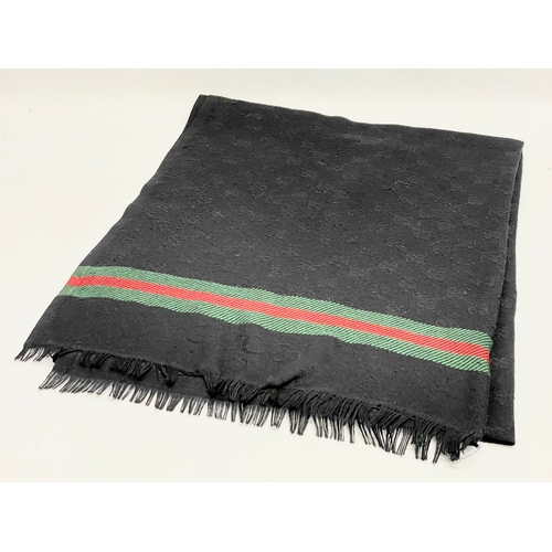 534 - A ladies Gucci scarf