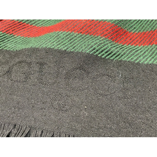 534 - A ladies Gucci scarf