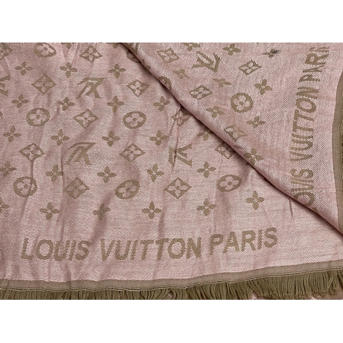 538 - A ladies Louis Vuitton scarf.