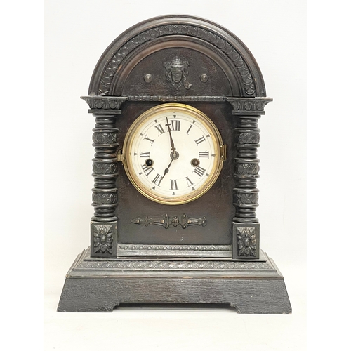 297 - A late 19th century oak cased mantle clock. With pendulum. 28x15x35cm