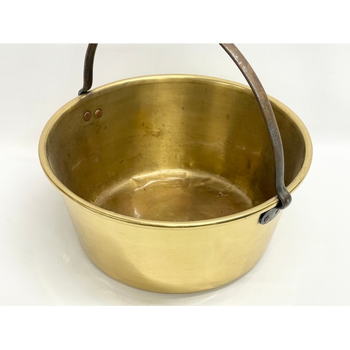 180 - A Victorian brass jelly pan 37x35x34cm