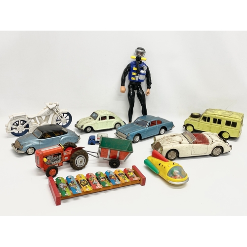 223 - A collection of vintage toys. 5 tin plate Japanese cars, Volkswagen, Ferrari, Land Rover etc 19cm, J... 