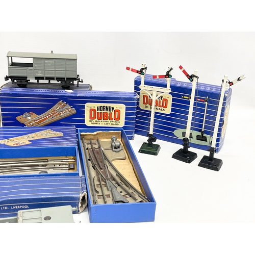 226 - A collection of vintage Hornby Dublo train carriages and tracks etc in boxes.