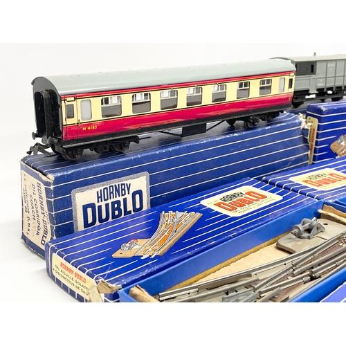 226 - A collection of vintage Hornby Dublo train carriages and tracks etc in boxes.