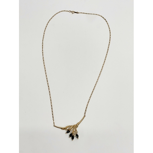 551 - A 9ct gold necklace. 4.49 grams.