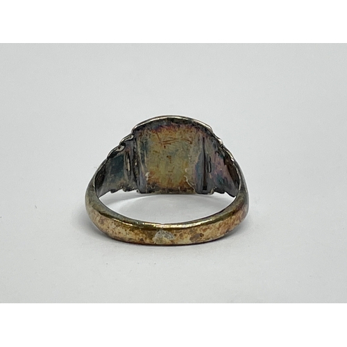 556 - A 1920’s Art Deco silver ring.