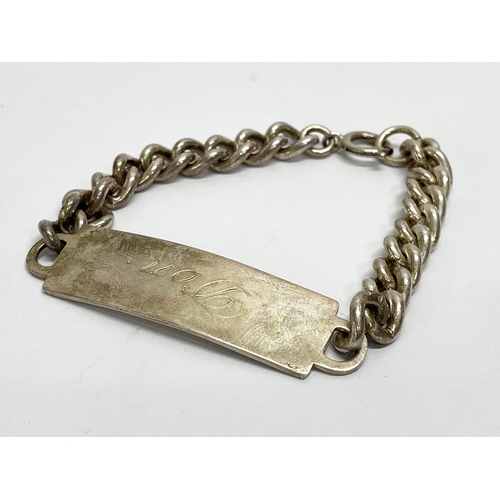 559 - A silver bracelet. 29.38 grams.