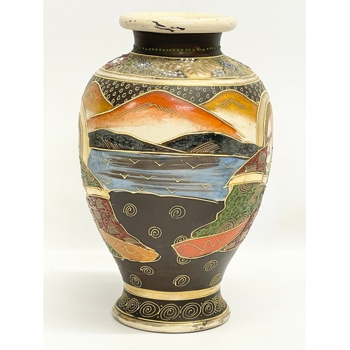 462 - An early 20th century Japanese Satsuma pottery vase. 16x25cm