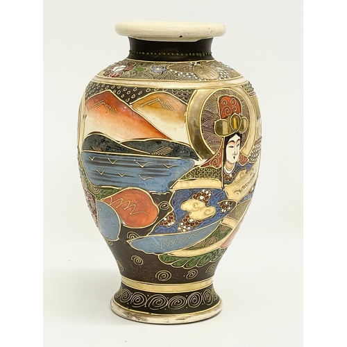 462 - An early 20th century Japanese Satsuma pottery vase. 16x25cm