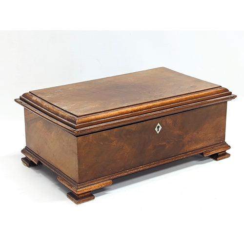 129 - An Edwardian mahogany jewellery box. 32x19x14cm