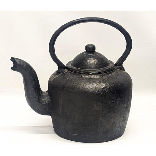 431 - A Victorian cast iron kettle. 26x25cm