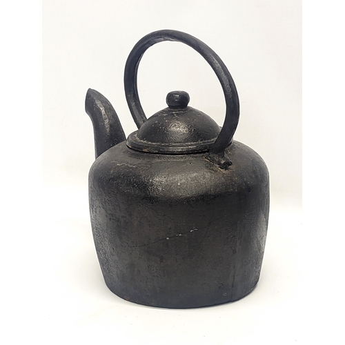 431 - A Victorian cast iron kettle. 26x25cm